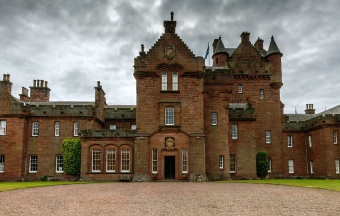 Alan Carr to revamp stately Scottish castle into a new luxury hotel